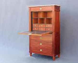 Schoener gut erhaltener kleiner Schreibschrank aus der napoleonischen Zeit