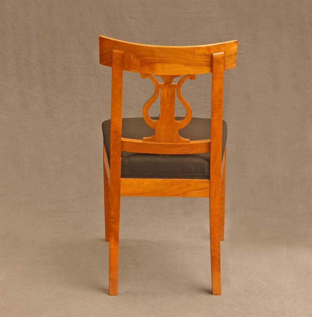 Stuhl aus der Biedermeierzeit