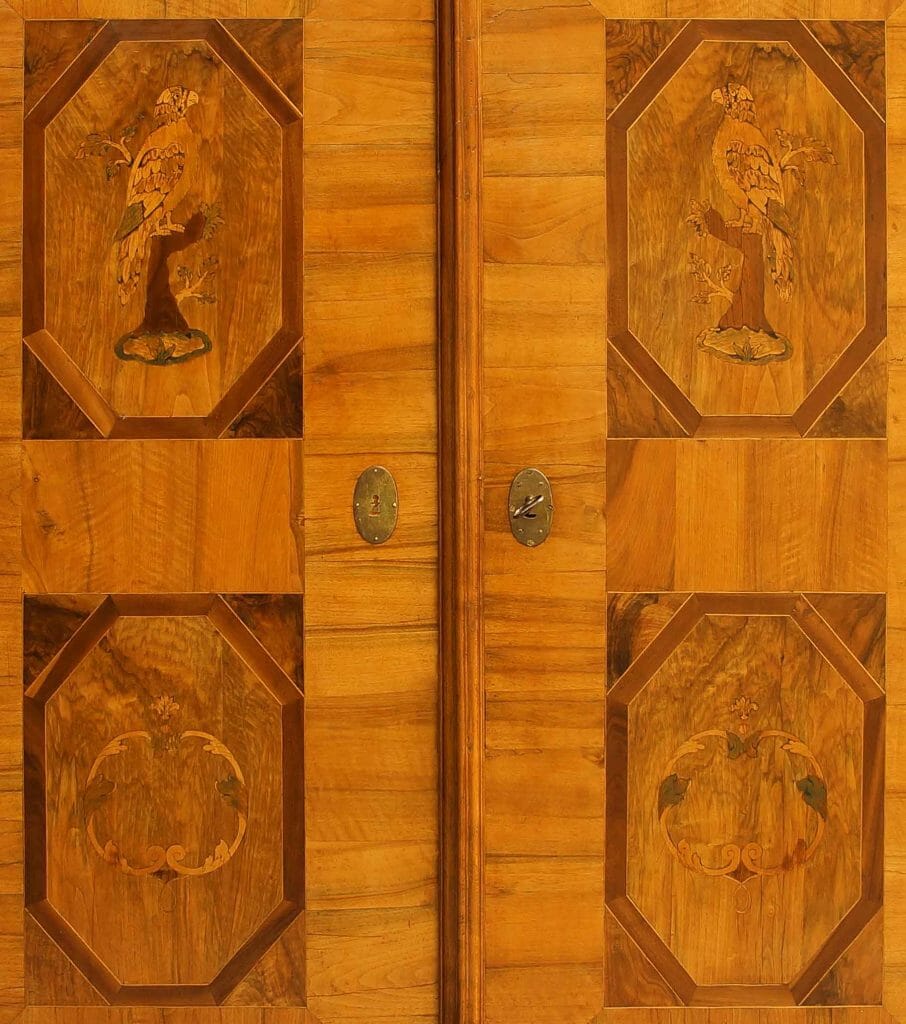 Türen eines Barock-Schrank