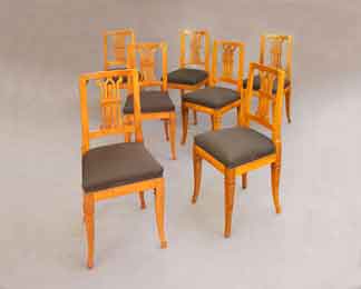 Sieben gleiche Biedermeier-Stühle