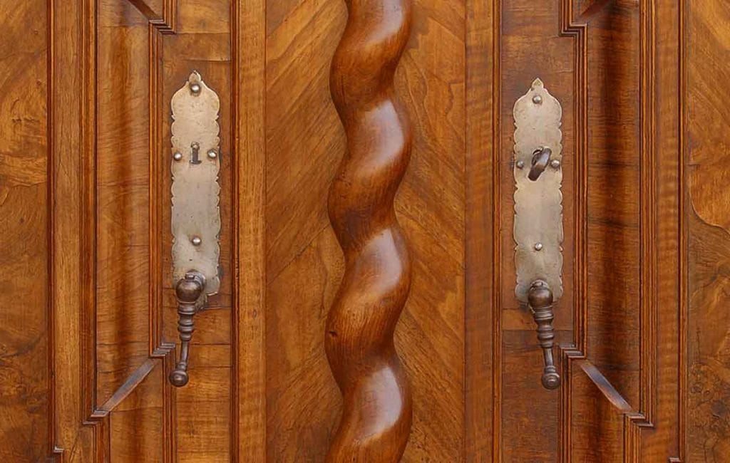 Barock Schrank Schluesselschilder Detail Schrank um 1730, Aus dem Möbelzentrum Augsburg